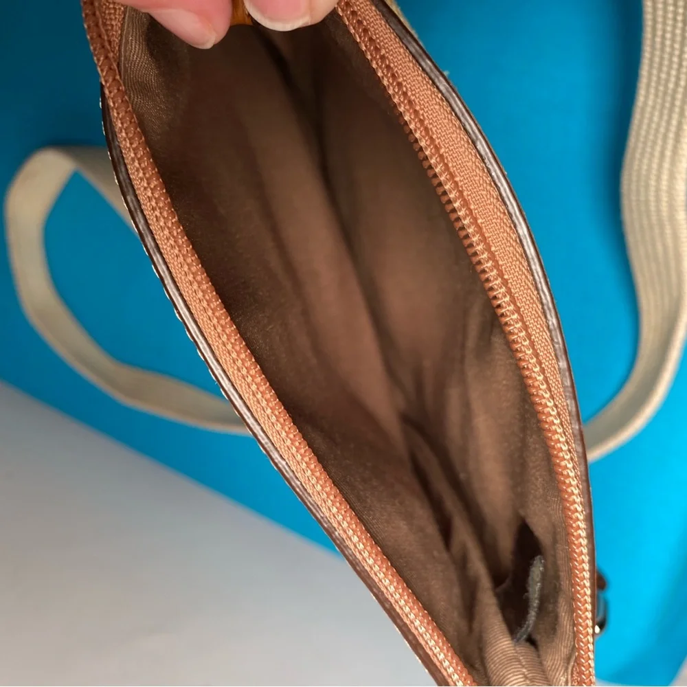 Coach Crossbody Bag w/hang tag - Picture 9 of 10
